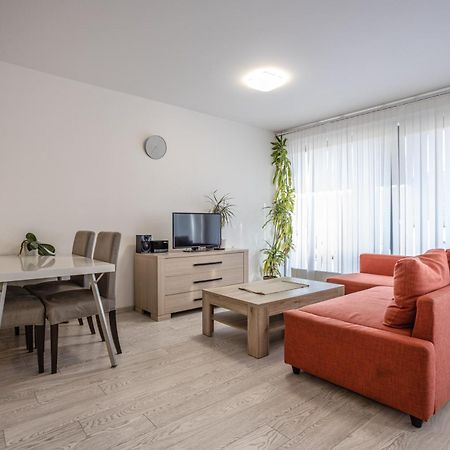 Spacious Terrace Apartment With Free Private Parking Prag Exteriör bild