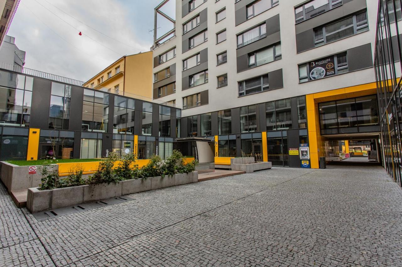Spacious Terrace Apartment With Free Private Parking Prag Exteriör bild
